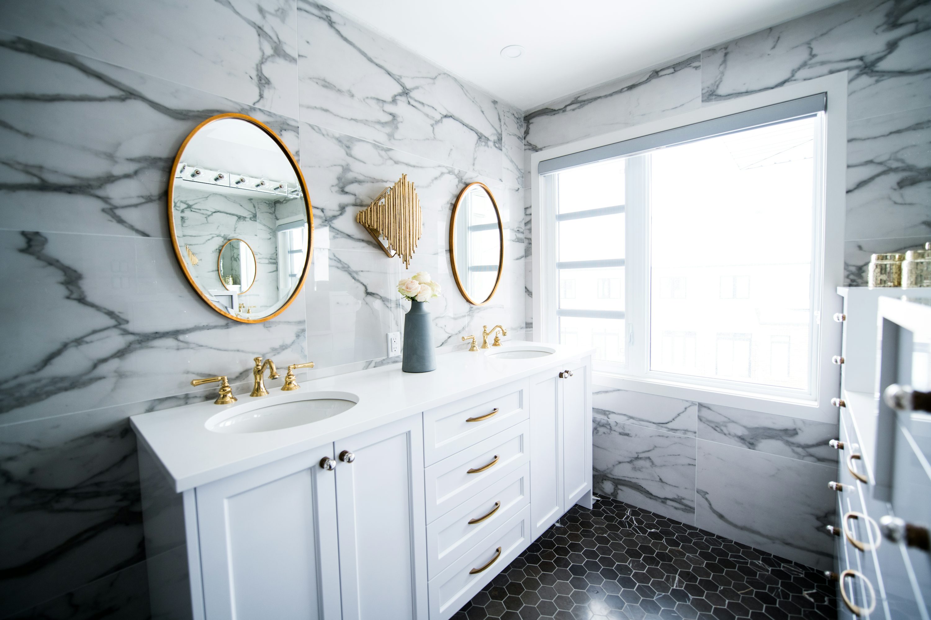 Residential marble wall tile and mosaic floor